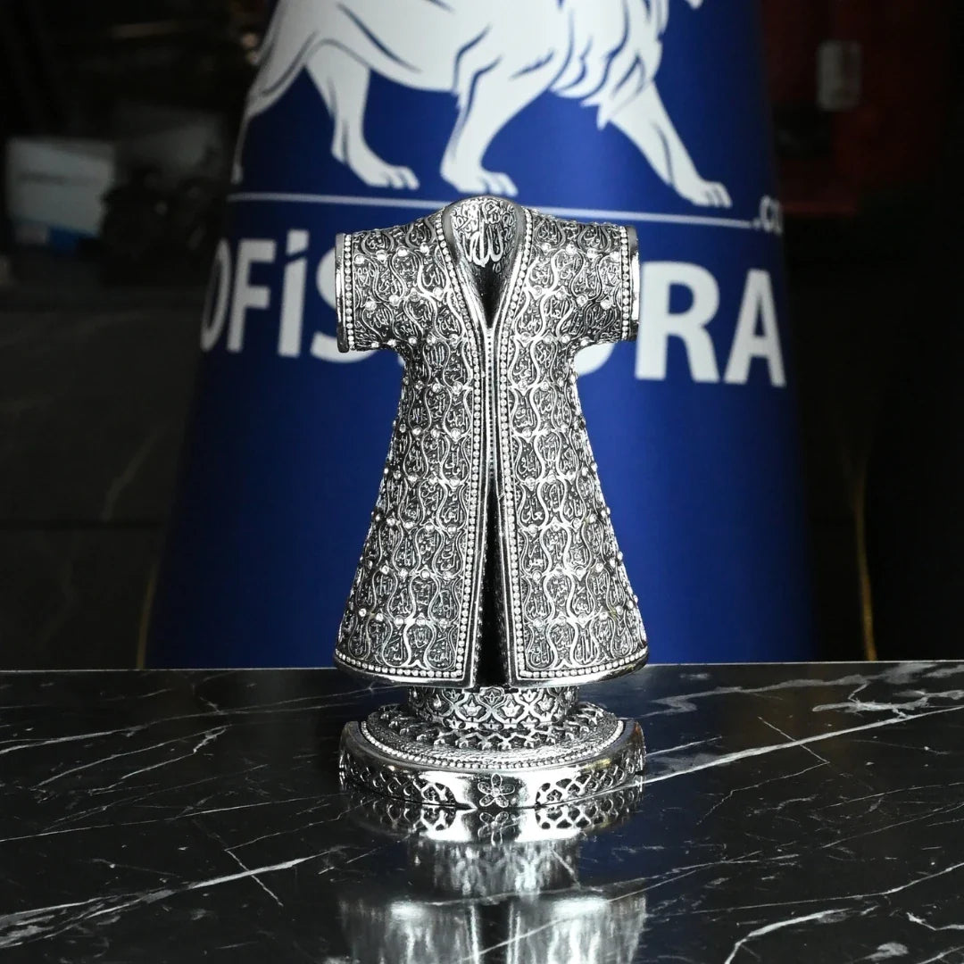 Luxury Silver Conquest Armor and Kaftan Duo Figurine Set