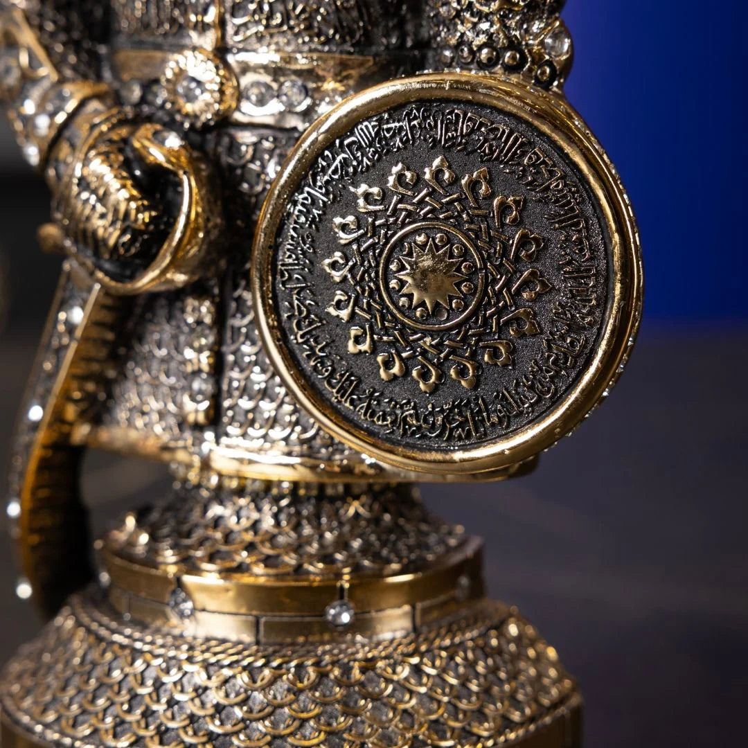 Conquest Armor Figurine | 30 cm Gold Polyester