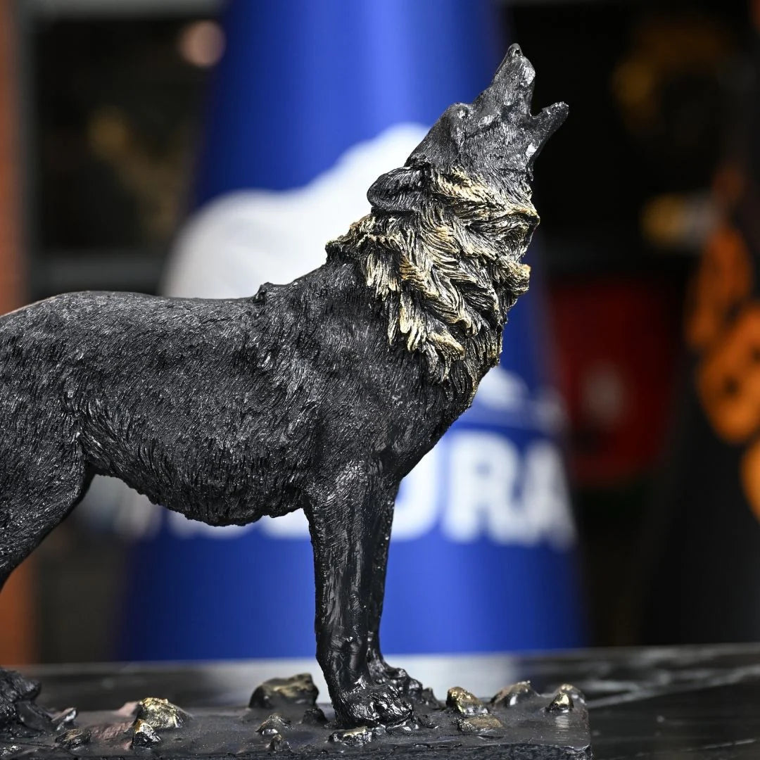 Howling Wolf Black