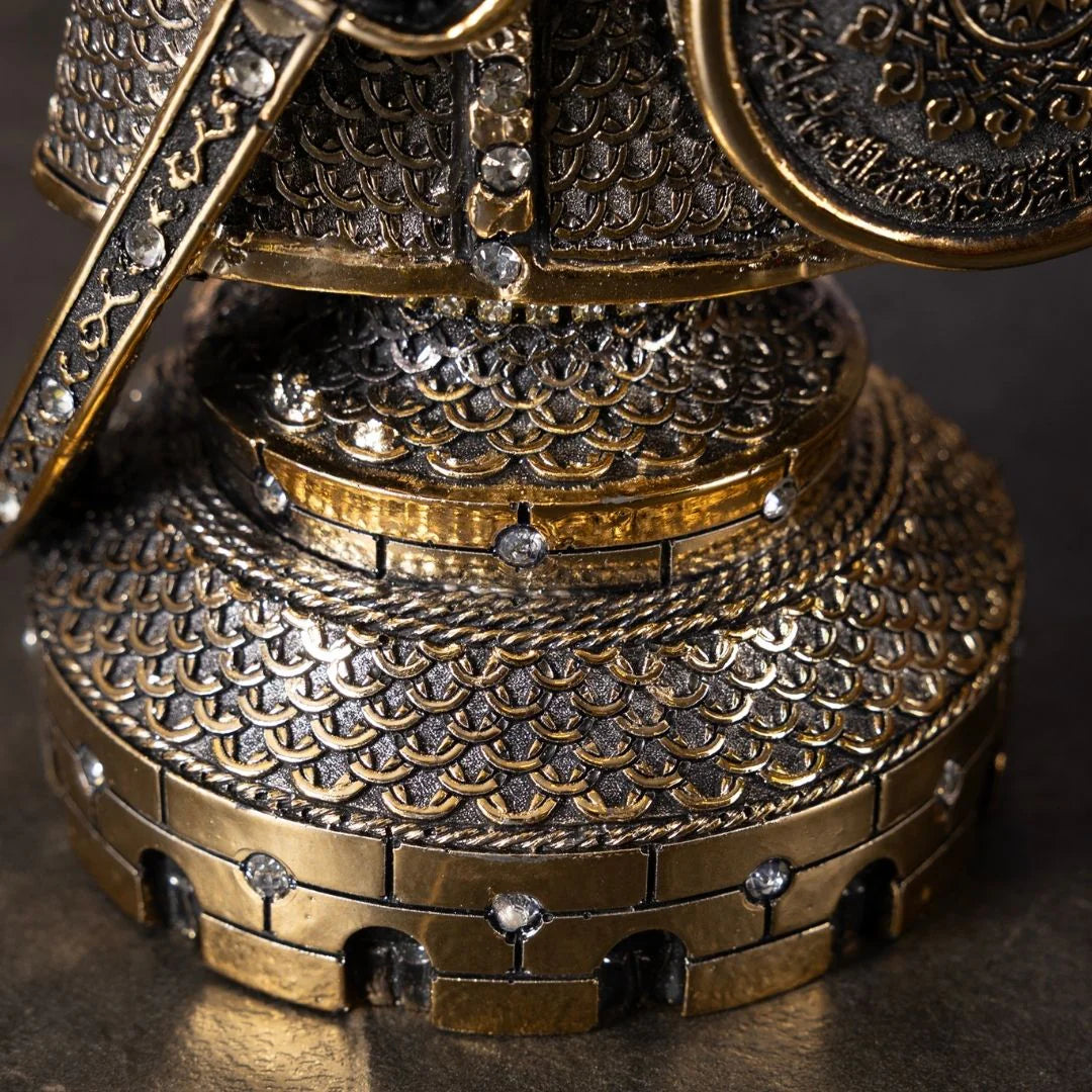 Conquest Armor Figurine | 30 cm Gold Polyester