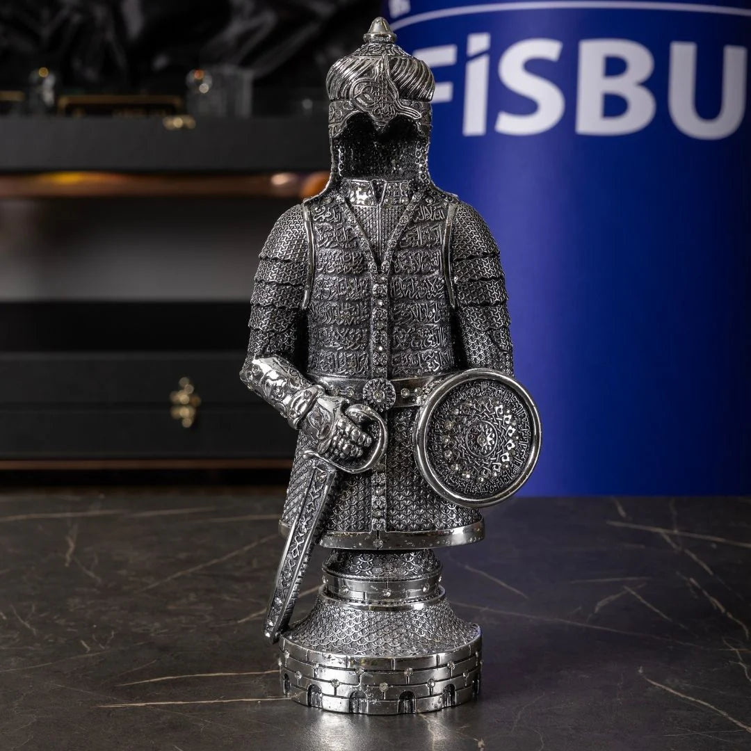 Conquest Armor Figurine | 30 cm Polyester