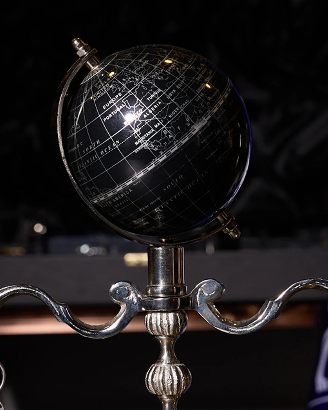 World Accessory with Scales of Justice | Silver | 35 cm
